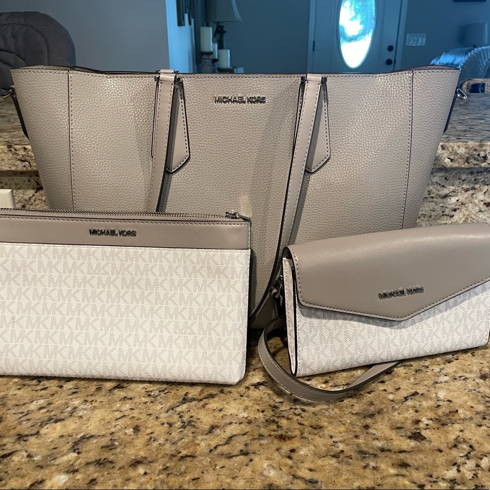 Michael Kors 3-in-1 Kimberly Tote Bag Set